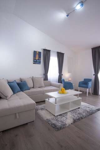 Апартаменты Apartments Grand Свети-Стефан Апартаменты с 1 спальней и балконом с видом на море-2