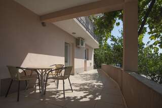 Апартаменты Apartments Grand Свети-Стефан Номер-студио с террасой-5