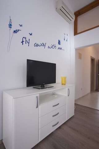 Апартаменты Apartments Grand Свети-Стефан Апартаменты с 1 спальней и балконом с видом на море-5