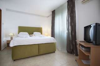 Апартаменты Apartments Grand Свети-Стефан Номер-студио с террасой-7