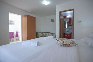 Апартаменты Apartments Grand Свети-Стефан Номер-студио с террасой-10