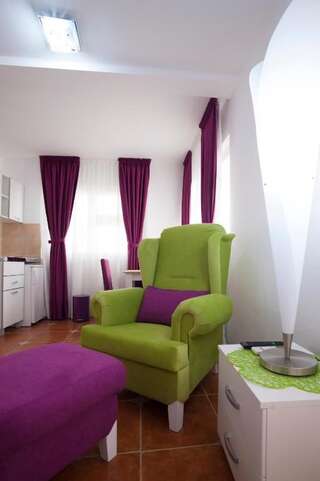 Апартаменты Apartments Grand Свети-Стефан Номер-студио с балконом и видом на море-1