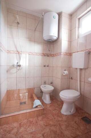 Апартаменты Apartments Grand Свети-Стефан Номер-студио с балконом и видом на море-7